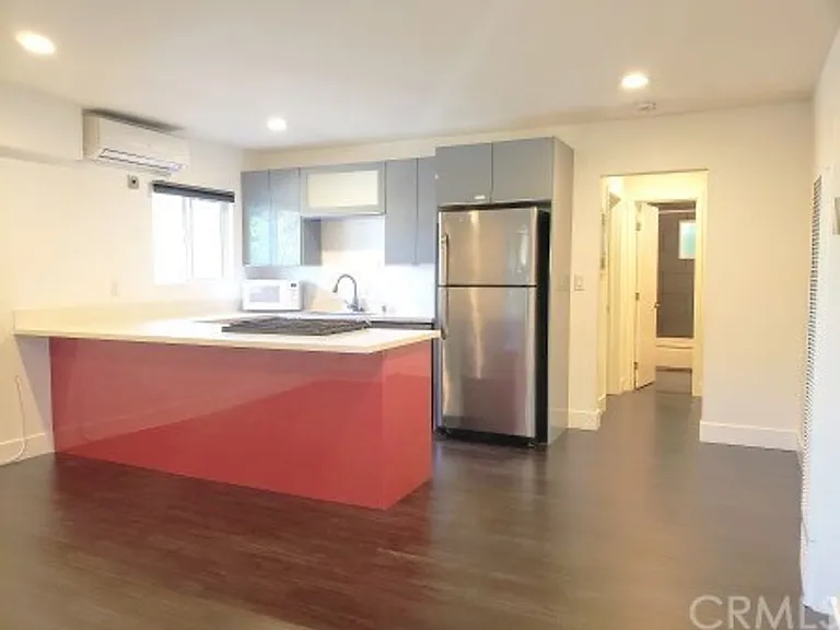 1321 W 36th Pl — Photo 8