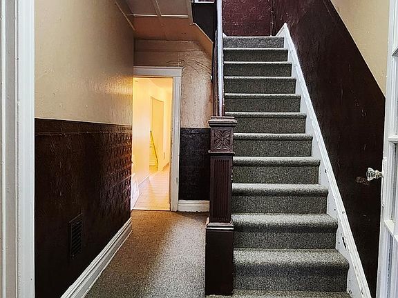 3rd image of 6431 Admiral Avenue