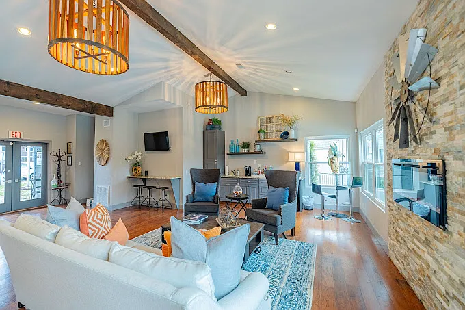 Woodhollow Apartment Homes — Photo 4