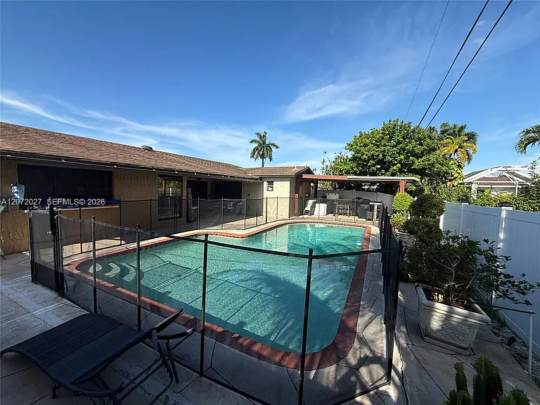 11450 NW 30th Pl — Photo 4