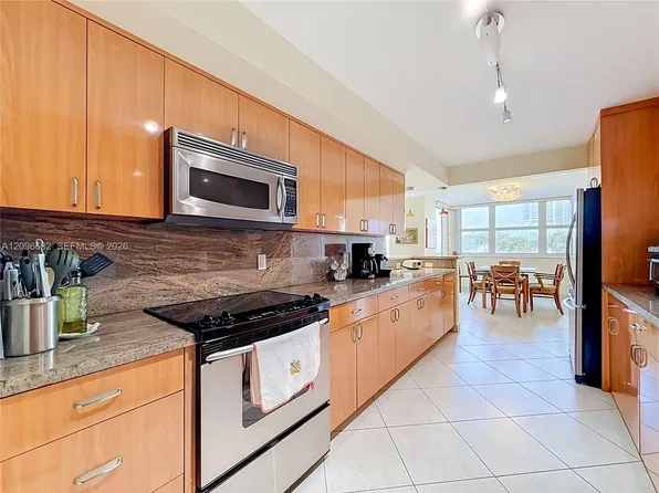 1880 S Ocean Dr APT 304, Hallandale, FL 33009