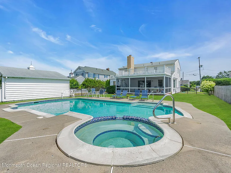 7 Howell Ave — Photo 48