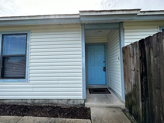4th image of 2452 Townsquare Dr