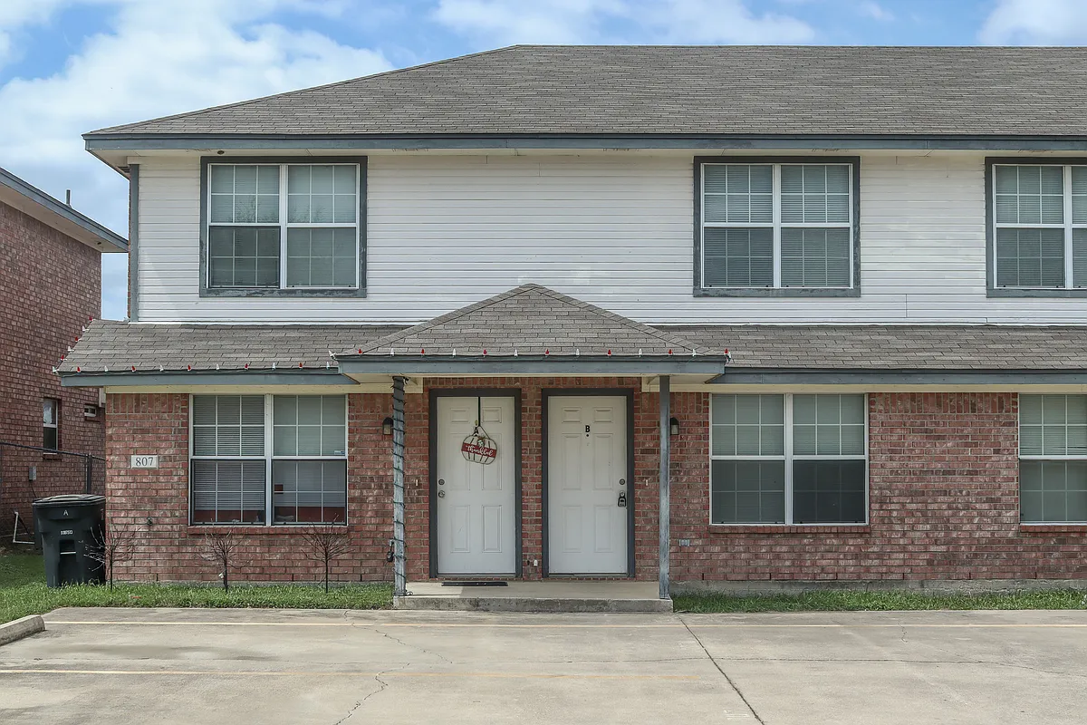Building Photo - 807 Leifester Cir #B