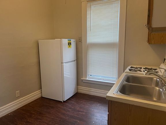4th image of 236 Oxford St APT 2