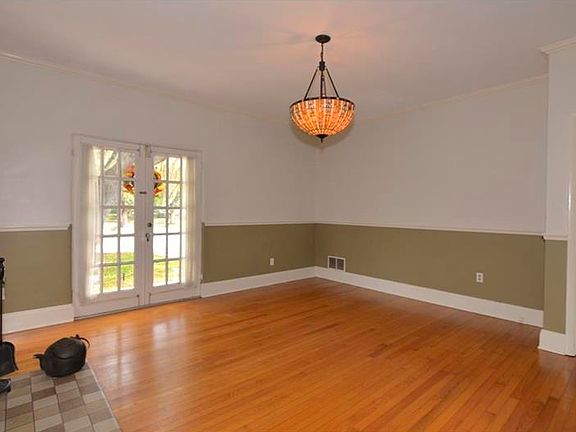 4th image of 608 Brookwood Ln
