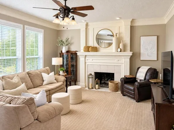 12824 Grant St, Overland Park, KS 66213