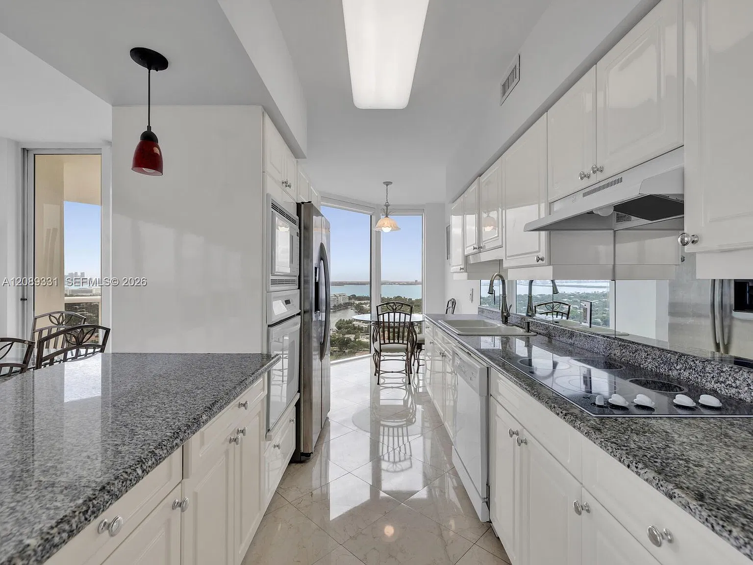 Blue Diamond Condo — Photo 4