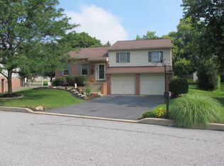 210 Pleasant Hill Dr, Lititz, PA 17543