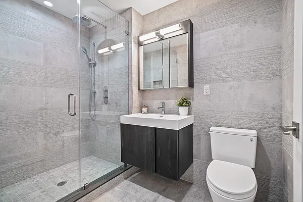 Sold by Avenue Sotheby's International Realty | media 25