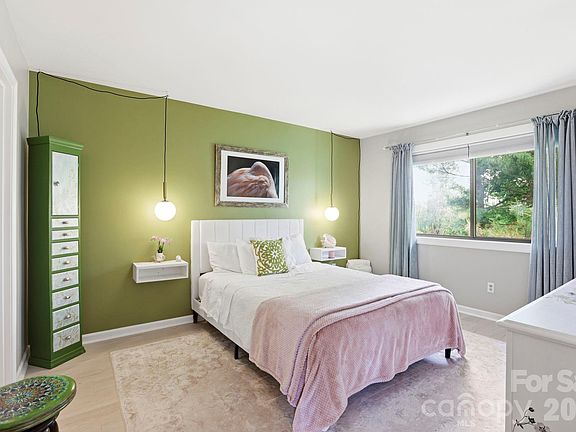 5th image of 581 Courtwood Ln APT 4