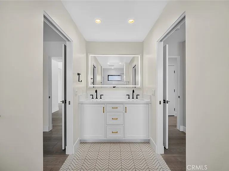 17 Monarch Bay Dr — Photo 32