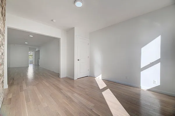 Rented by REAL New York | media 42