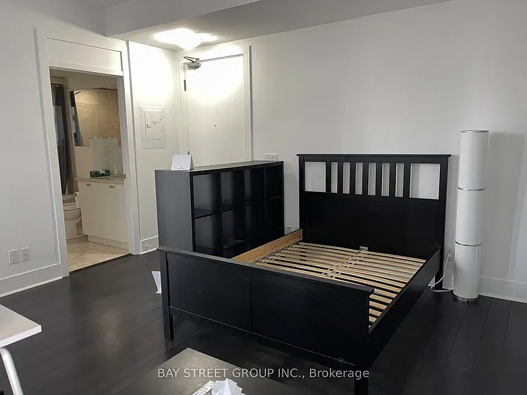32 Davenport Rd #801 — Photo 6