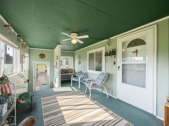 4th image of 300 Sirucek Ln