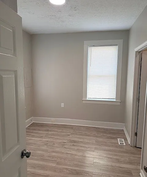 282 E Loudon Ave — Photo 5