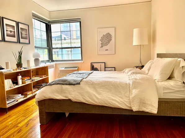 205 W 15th St APT 4R, New York, NY 10011