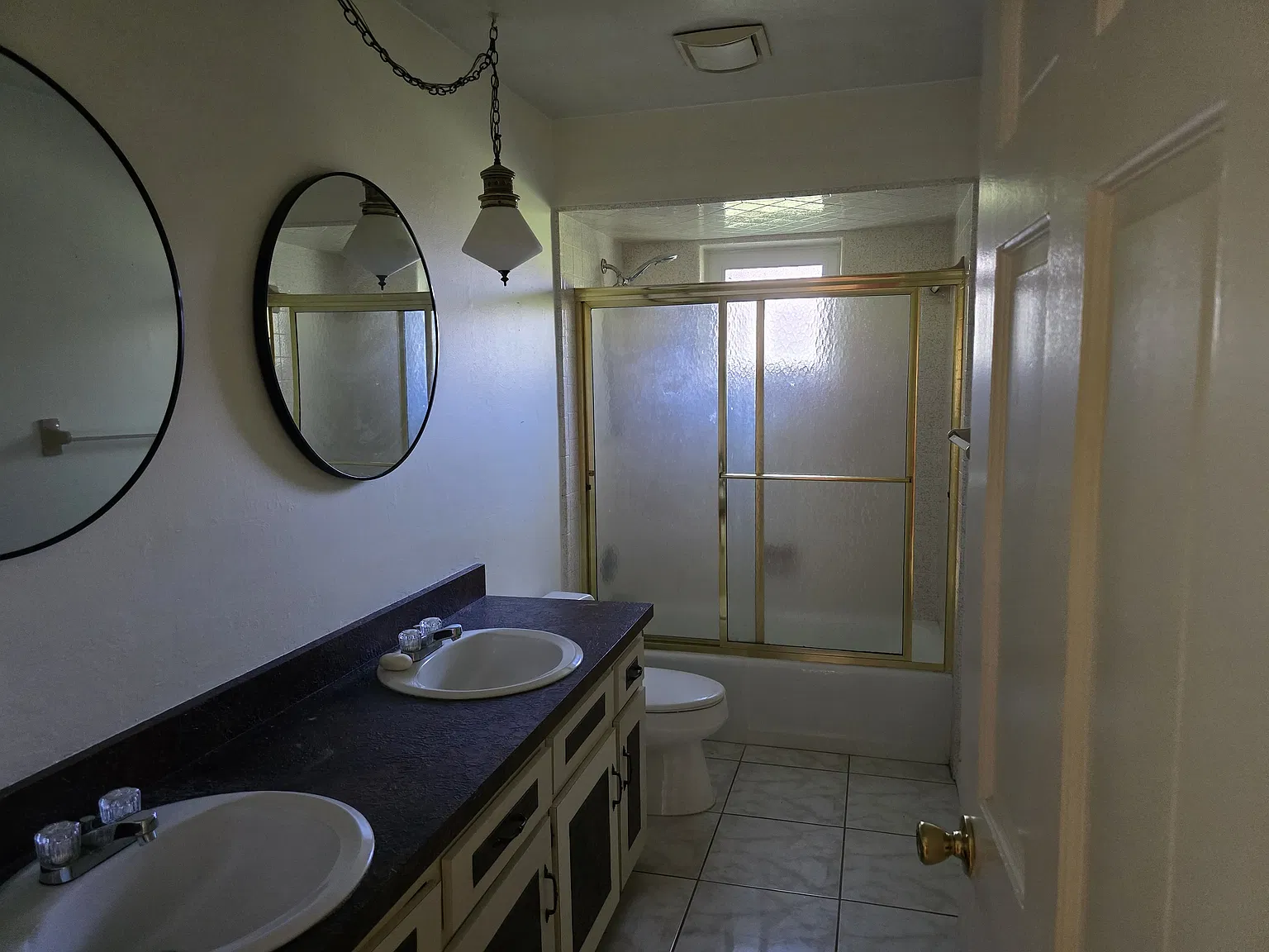 4 bed, 2294 sqft, $3,200 — Photo 4