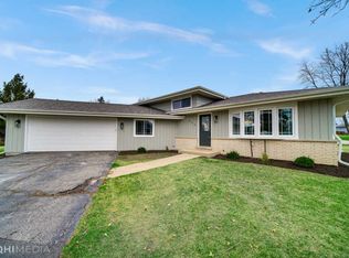534 S Adams St, Westmont, IL