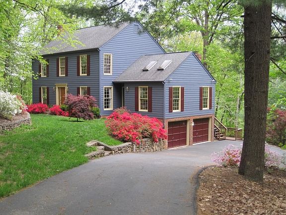 2nd image of 1898 Oak Dr