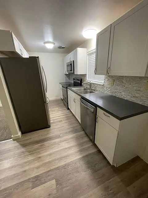 2 bed, 950 sqft, $1,650 — Photo 2