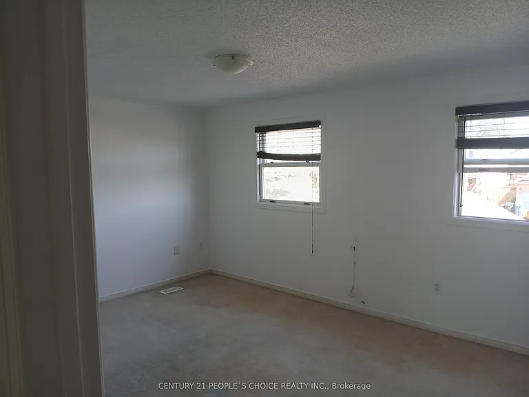 31 Moss Pl — Photo 9