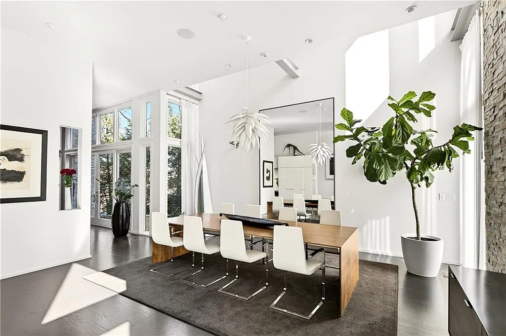 3 bed, 2.5 bath, 3397 sqft, $30,000 — Photo 2