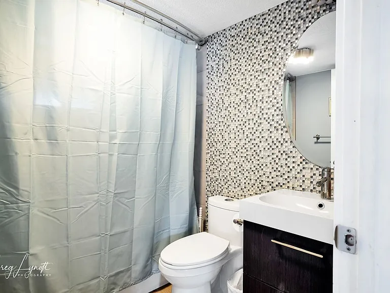 322 E Hillcrest Cir — Photo 10