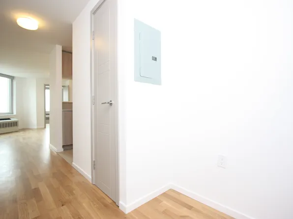 497 Saint Mark's Avenue image 6 of 13