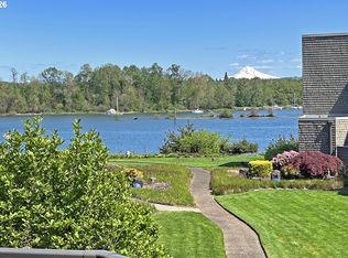 5624 S Riverside Ln APT 8, Portland, OR 97239