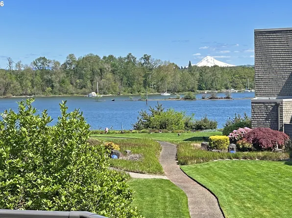 5624 S Riverside Ln APT 8, Portland, OR 97239