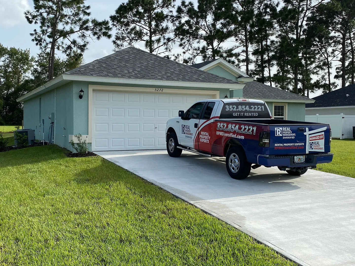Desirable SW Ocala Neighborhood 3/2/2 **Won't Last** — Photo 3
