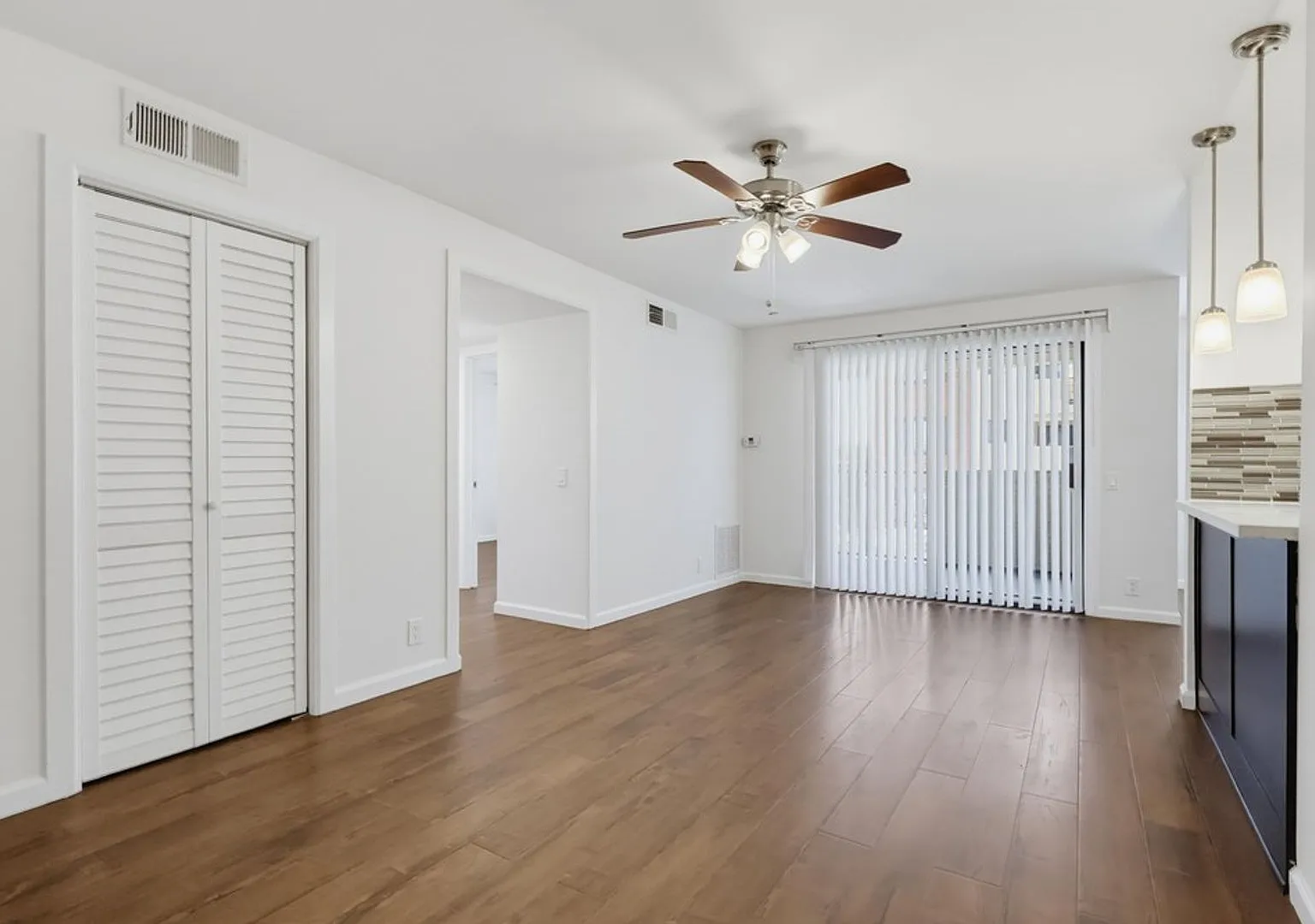 524 Venice Way — Photo 2