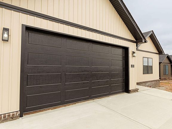 3rd image of 233 Skaggs Blvd