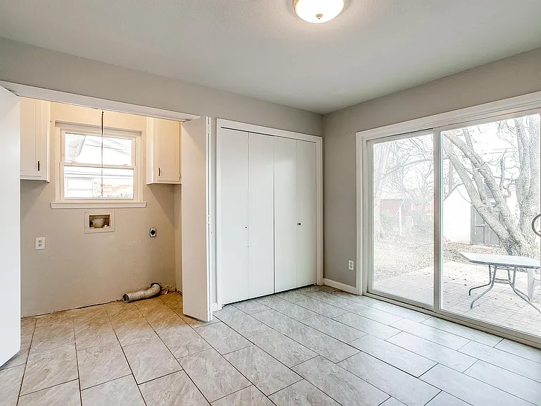 109 SE Dian St — Photo 27