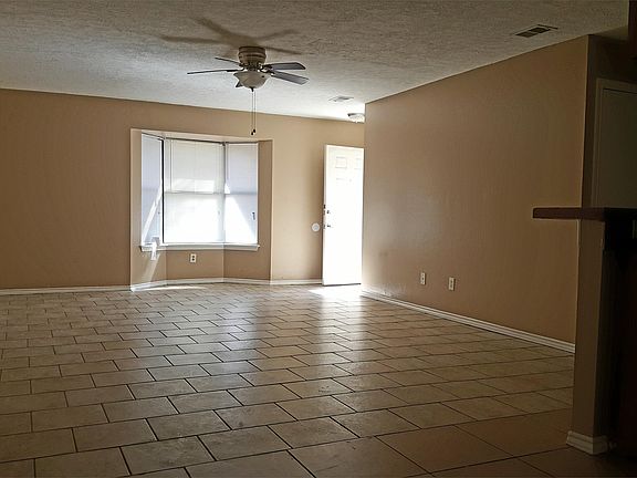 3rd image of 16078 Shoshone Dr