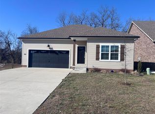 1181 County House Ln, Bowling Green, KY 42101