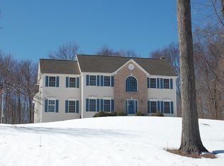 14 Lake Dr, Oxford, CT 06478