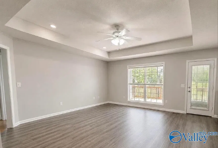 3 bed, 2.0 bath, 1300 sqft, $1,750 — Photo 2