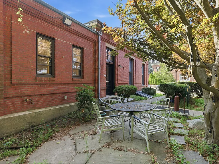 1110 Washington St — Photo 27