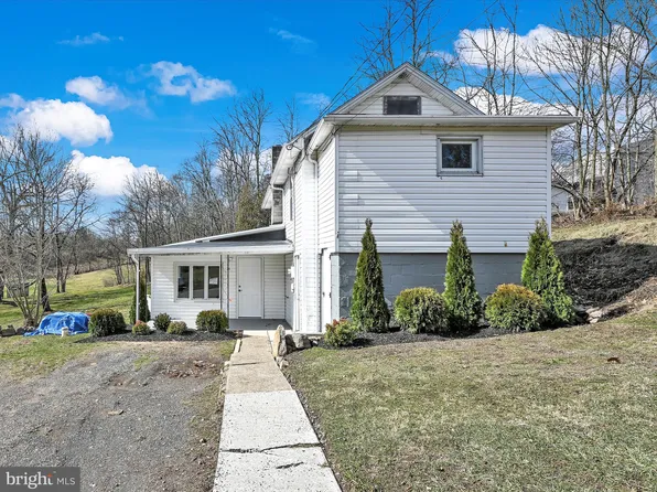 24 2nd Ave, Lavelle, PA 17943