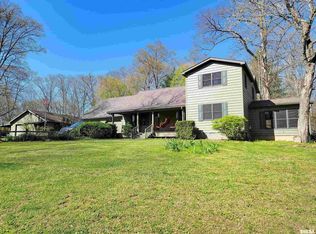 193 Forest Dr, Flora, IL 62839