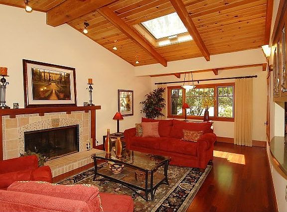 3rd image of 3815 Chatham Ct