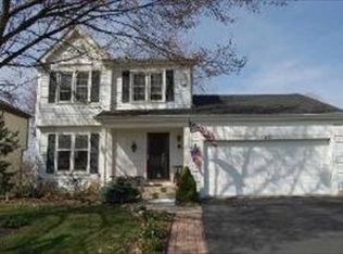 40 Brookside Dr, Roselle, IL 60172