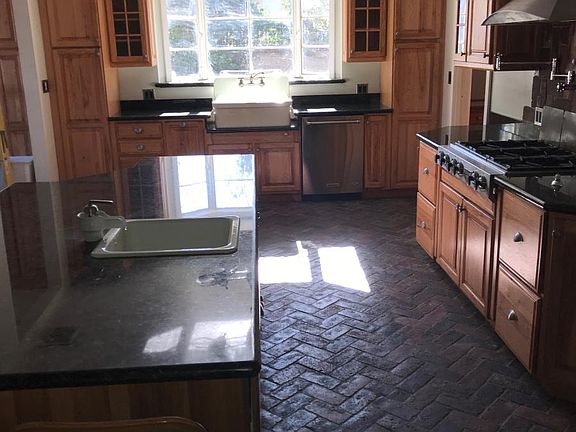 3rd image of 144 N Orange Ave
