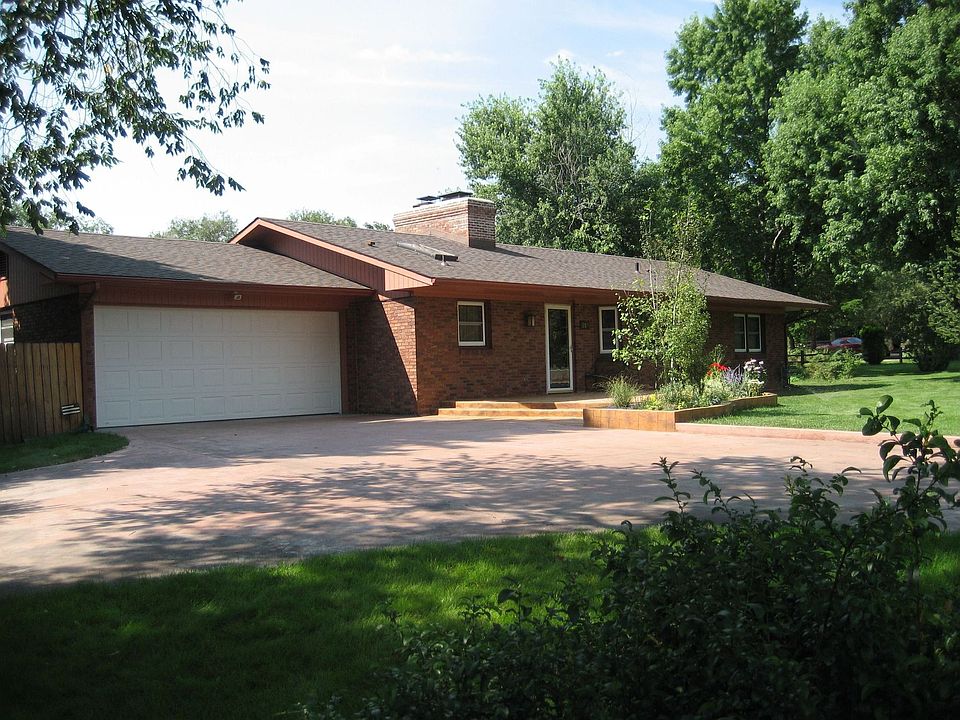 Front of House, New Roof 2007, New front porch w/ flower bed and Aspen trees