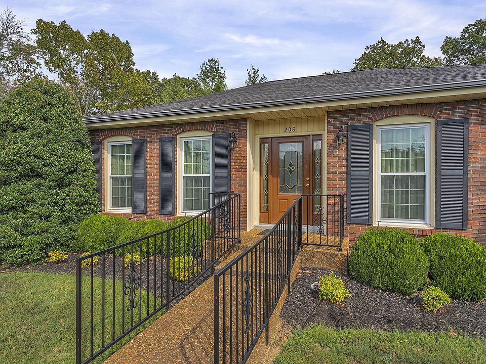 1st image of 208 Hillcrest Dr