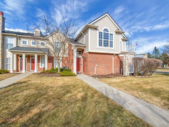 28211 Oakmonte Cir E, New Hudson, MI 48165