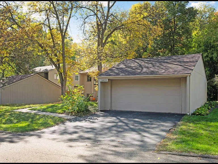 1815 Black Oaks Ln N — Photo 19