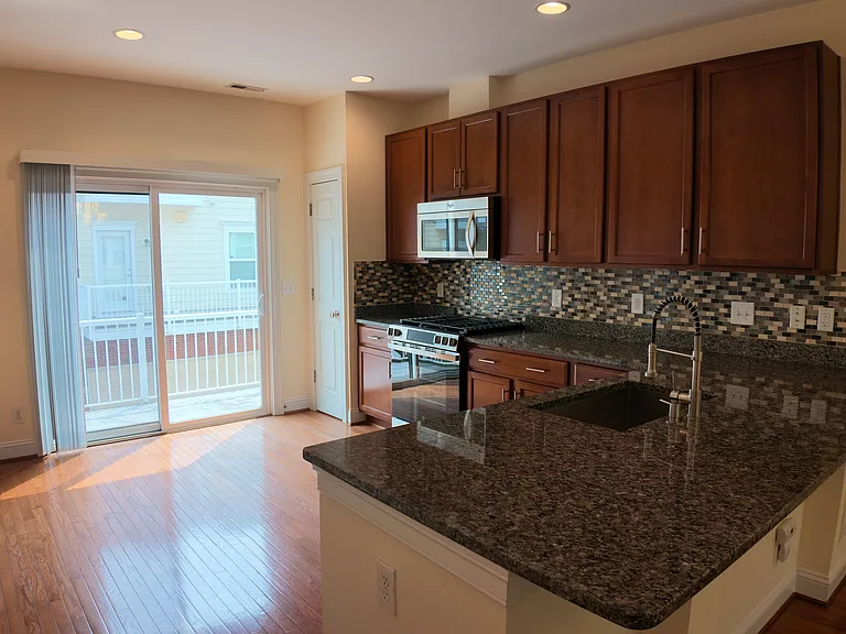 3066 Waterloo Ln — Photo 9